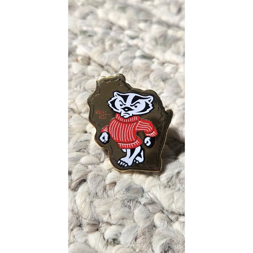 Vintage Wisconsin-shaped Bucky Badger lapel pin Wasbo 2003 Red
